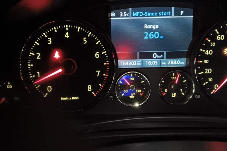 Used Volkswagen Touareg 2010 3.6 Limited Top-Trim Version Odometer Close Up