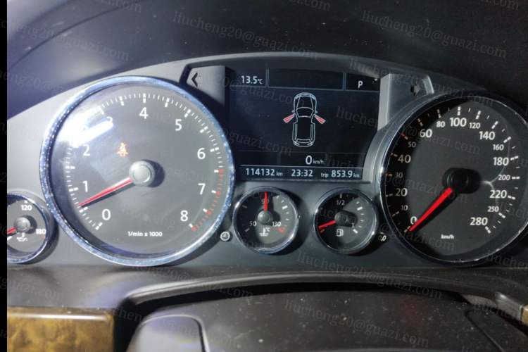 Used Volkswagen Touareg 2010 3.6 Limited Luxury Edition Odometer Close Up