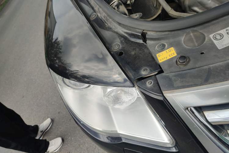 Used Volkswagen Touareg 2010 3.6 Limited Luxury Edition Right Front Headlight