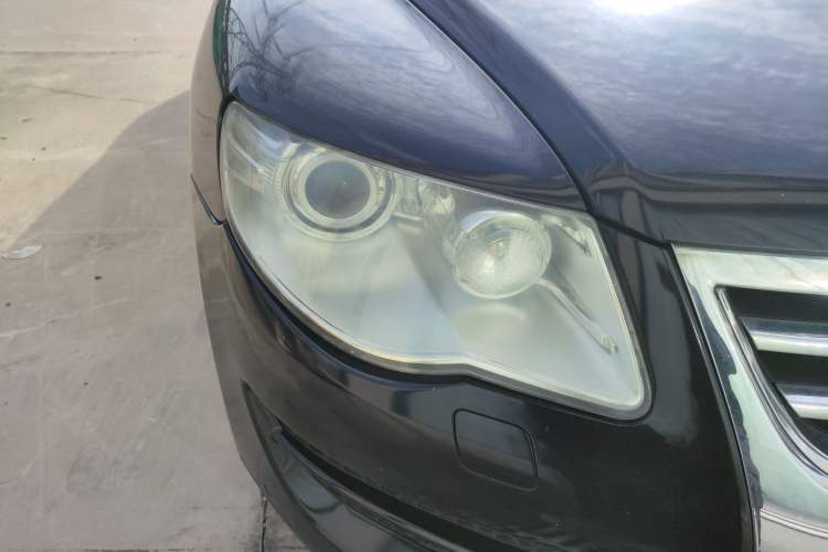 Used Volkswagen Touareg 2010 3.6 Limited Top-Trim Version Right Front Headlight
