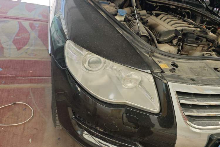 Used Volkswagen Touareg 2010 3.6 Limited Luxury Edition Right Front Headlight