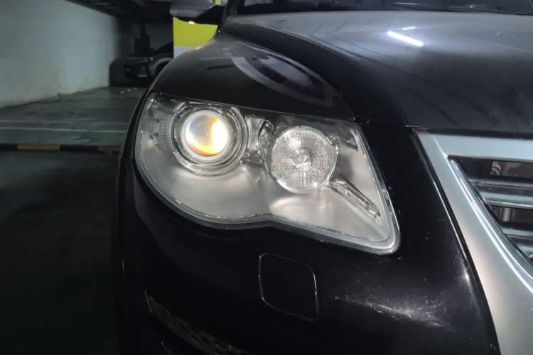 Used Volkswagen Touareg 2010 3.6 Limited Top-Trim Version Right Front Headlight
