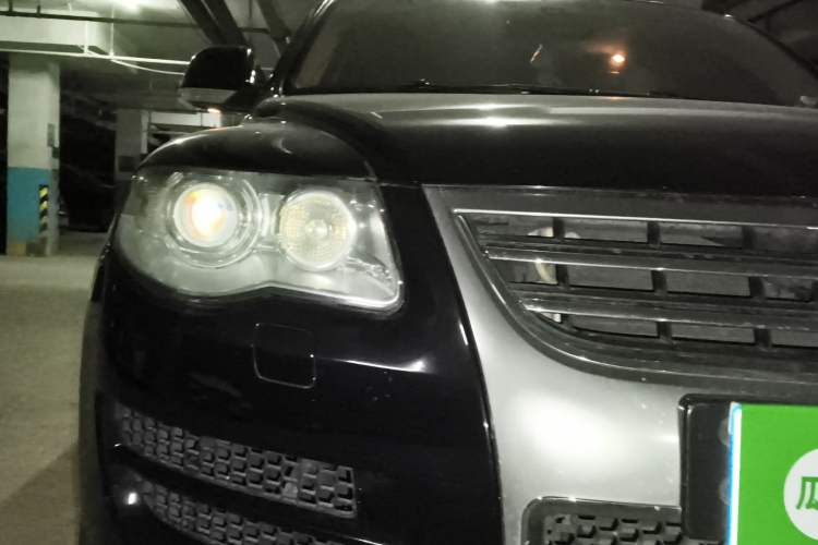 Used Volkswagen Touareg 2010 3.6 Limited Top-Trim Version Right Front Headlight