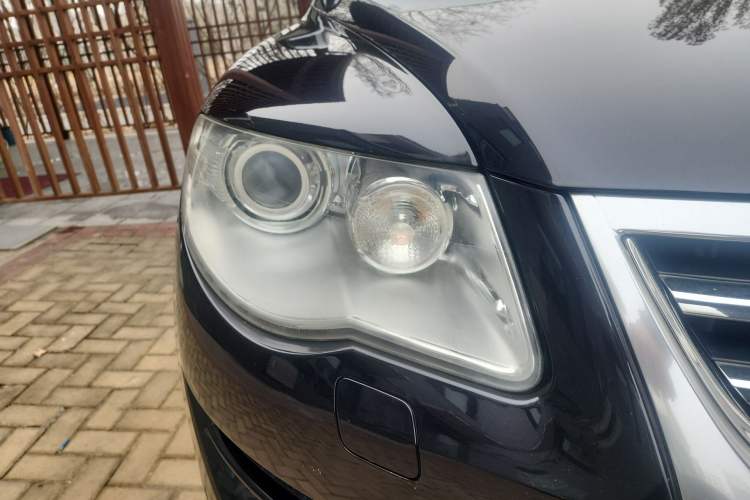 Used Volkswagen Touareg 2010 3.6 Limited Top-Trim Version Right Front Headlight