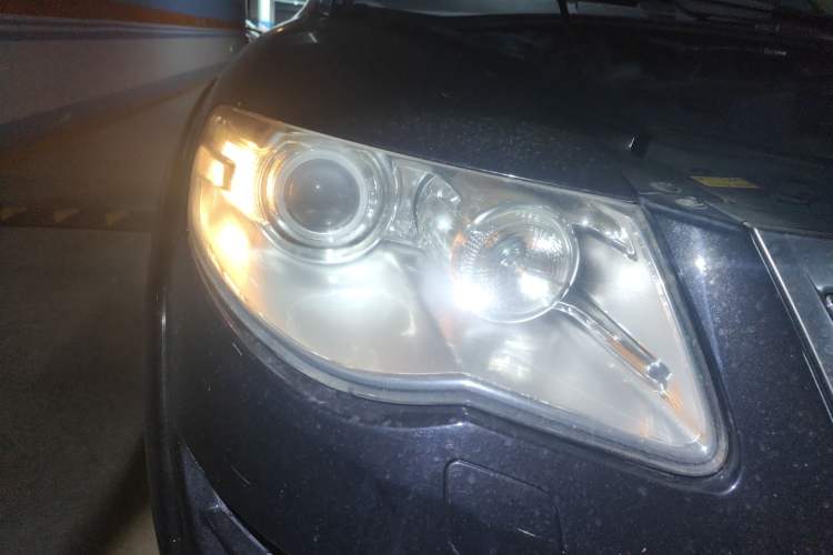 Used Volkswagen Touareg 2010 3.6 Limited Luxury Edition Right Front Headlight