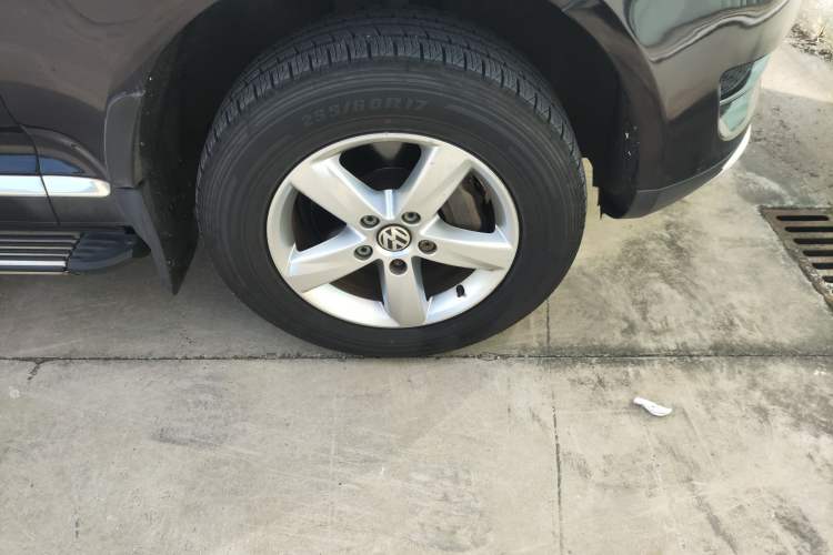 Used Volkswagen Touareg 2010 3.6 Limited Top-Trim Version Right Front Wheel Hub