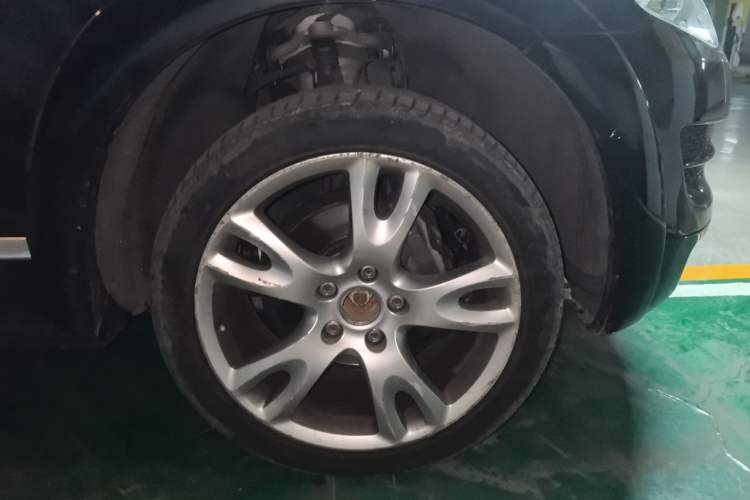 Used Volkswagen Touareg 2010 3.6 Limited Top-Trim Version Right Front Wheel Hub