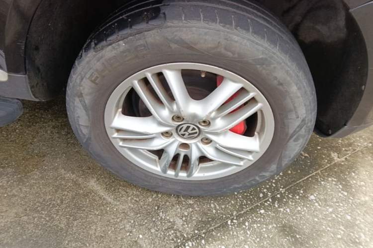 Used Volkswagen Touareg 2010 3.6 Limited Comfort Edition Right Front Wheel Hub