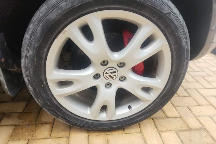 Used Volkswagen Touareg 2010 3.6 Limited Top-Trim Version Right Front Wheel Hub