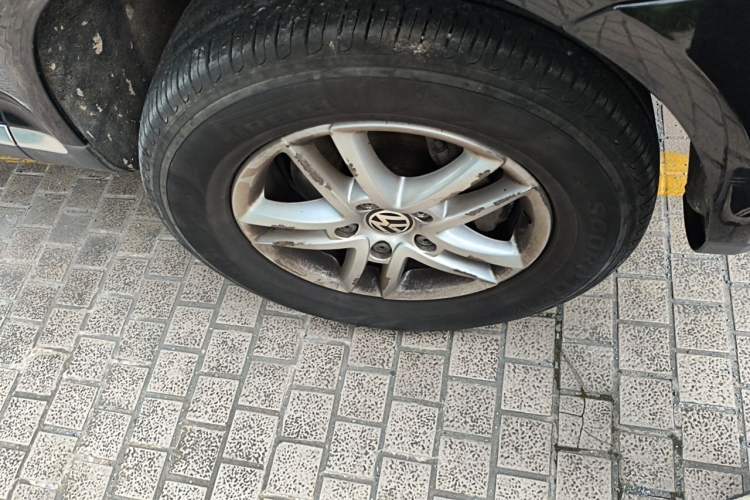 Used Volkswagen Touareg 2010 3.6 Limited Luxury Edition Right Front Wheel Hub