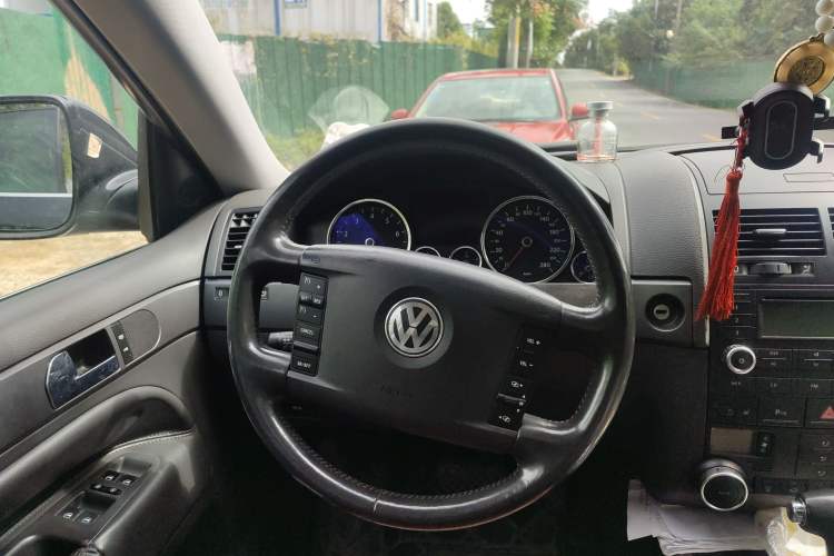 Used Volkswagen Touareg 2010 3.6 Limited Luxury Edition Steering Wheel