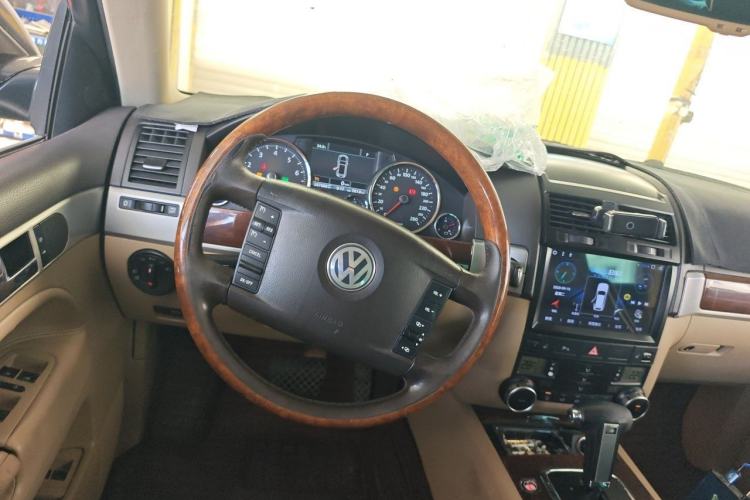 Used Volkswagen Touareg 2010 3.6 Limited Luxury Edition Steering Wheel