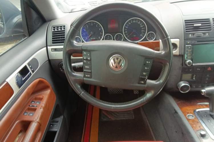 Used Volkswagen Touareg 2010 3.6 Limited Comfort Edition Steering Wheel