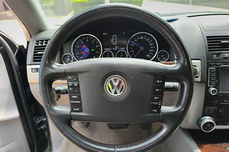 Used Volkswagen Touareg 2010 3.6 Limited Luxury Edition Steering Wheel
