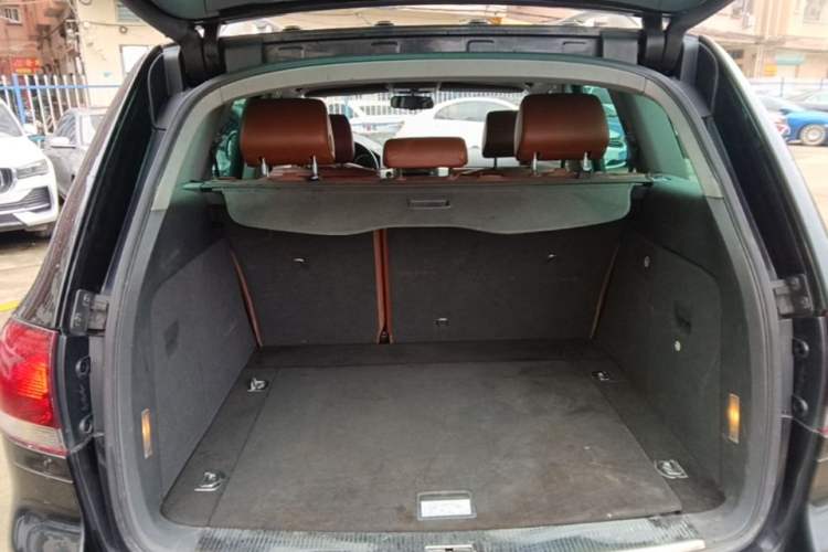 Used Volkswagen Touareg 2010 3.6 Limited Comfort Edition Trunk