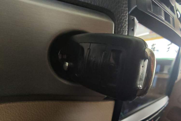 Used Volkswagen Touareg 2010 3.6 Limited Luxury Edition Vehicle Key