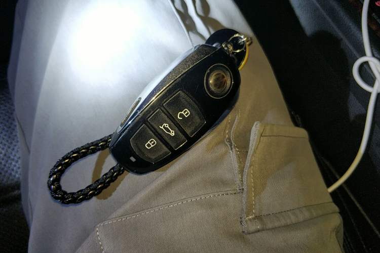 Used Volkswagen Touareg 2010 3.6 Limited Top-Trim Version Vehicle Key