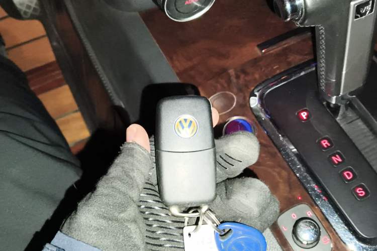 Used Volkswagen Touareg 2010 3.6 Limited Top-Trim Version Vehicle Key