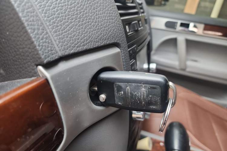 Used Volkswagen Touareg 2010 3.6 Limited Top-Trim Version Vehicle Key
