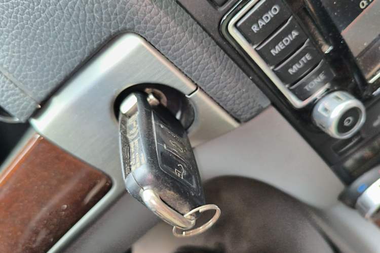 Used Volkswagen Touareg 2010 3.6 Limited Luxury Edition Vehicle Key