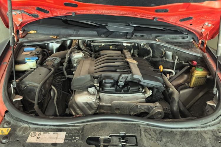 Used Volkswagen Touareg 2010 3.6 Limited Top-Trim Version Engine Bay