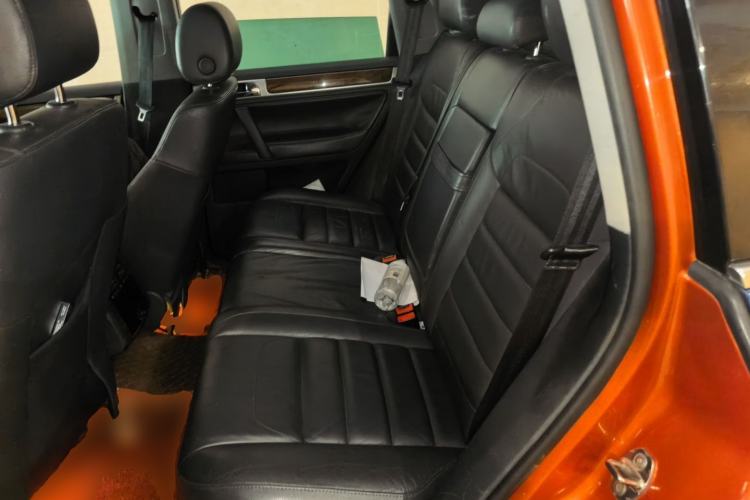 Used Volkswagen Touareg 2010 3.6 Limited Top-Trim Version Left Rear Seat
