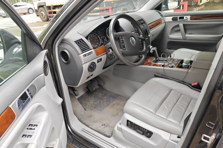 Used Volkswagen Touareg 2010 3.6 Limited Top-Trim Version Driver Seat