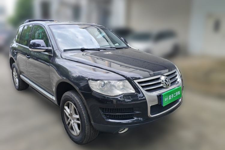 Used Volkswagen Touareg 2010 3.6 Limited Top-Trim Version Front Right 45 Deg