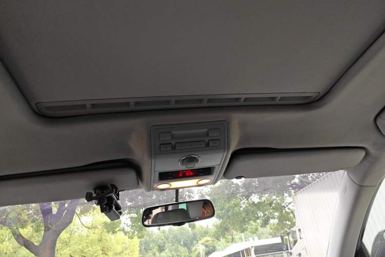 Used Volkswagen Touareg 2010 3.6 Limited Top-Trim Version Headliner