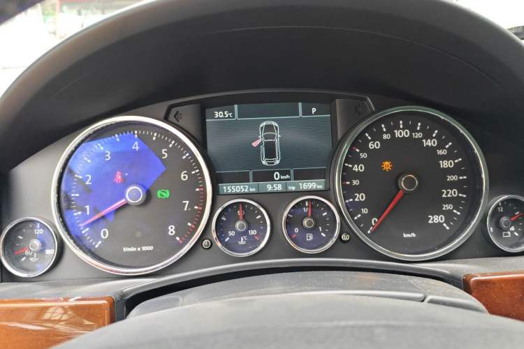 Used Volkswagen Touareg 2010 3.6 Limited Top-Trim Version Instrument Cluster