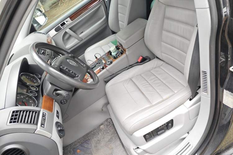 Used Volkswagen Touareg 2010 3.6 Limited Top-Trim Version Left Front Seat