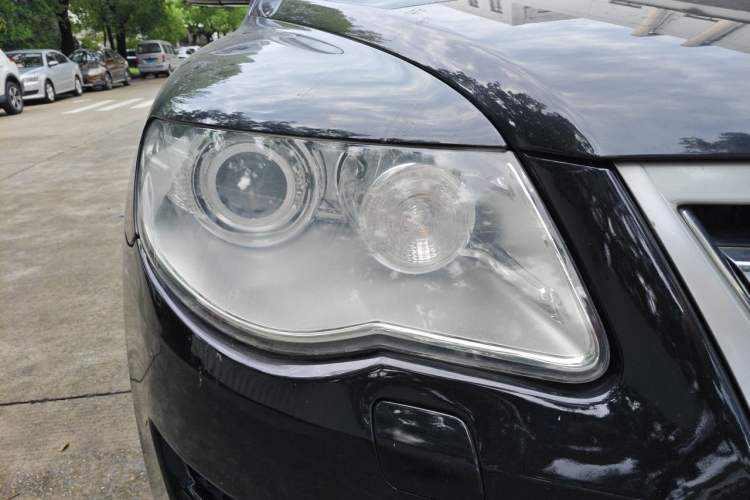 Used Volkswagen Touareg 2010 3.6 Limited Top-Trim Version Right Front Headlight