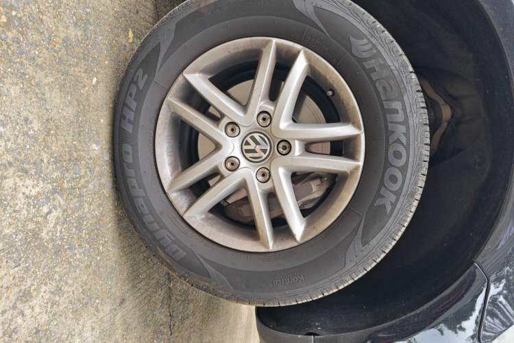 Used Volkswagen Touareg 2010 3.6 Limited Top-Trim Version Right Front Wheel Hub