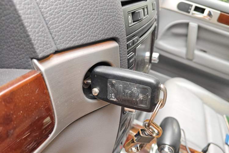Used Volkswagen Touareg 2010 3.6 Limited Top-Trim Version Vehicle Key