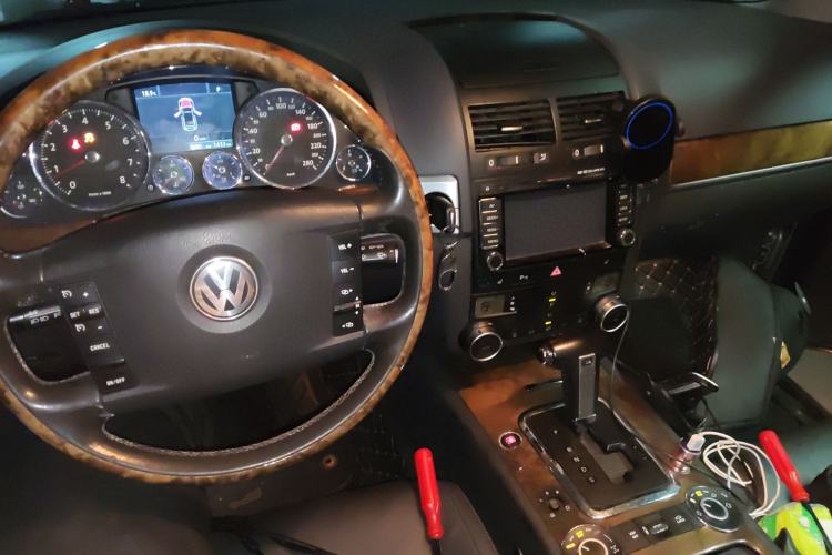 Used Volkswagen Touareg 2010 3.6 Limited Luxury Edition Center Console