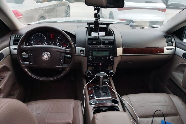 Used Volkswagen Touareg 2010 3.6 Limited Comfort Edition Center Console