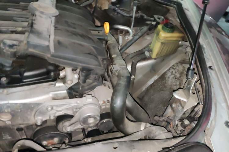 Used Volkswagen Touareg 2010 3.6 Limited Luxury Edition Engine Bay Left