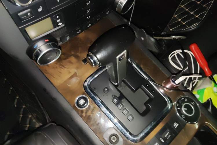 Used Volkswagen Touareg 2010 3.6 Limited Luxury Edition Gear Lever