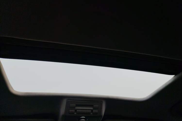Used Volkswagen Touareg 2010 3.6 Limited Comfort Edition Headliner
