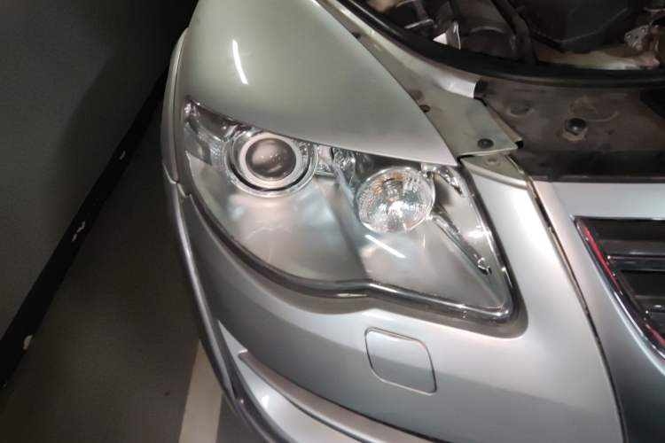 Used Volkswagen Touareg 2010 3.6 Limited Luxury Edition Right Front Headlight