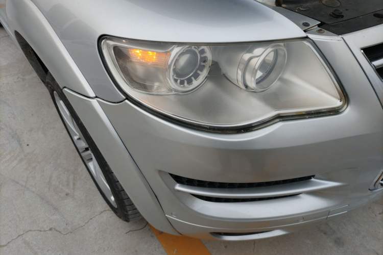 Used Volkswagen Touareg 2010 3.6 Limited Comfort Edition Right Front Headlight
