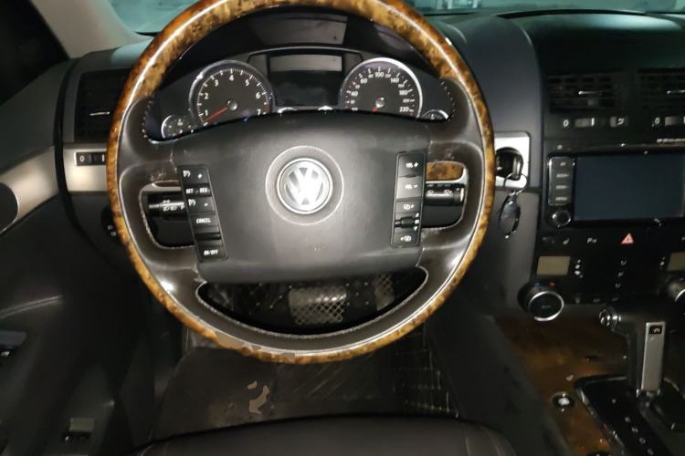 Used Volkswagen Touareg 2010 3.6 Limited Luxury Edition Steering Wheel