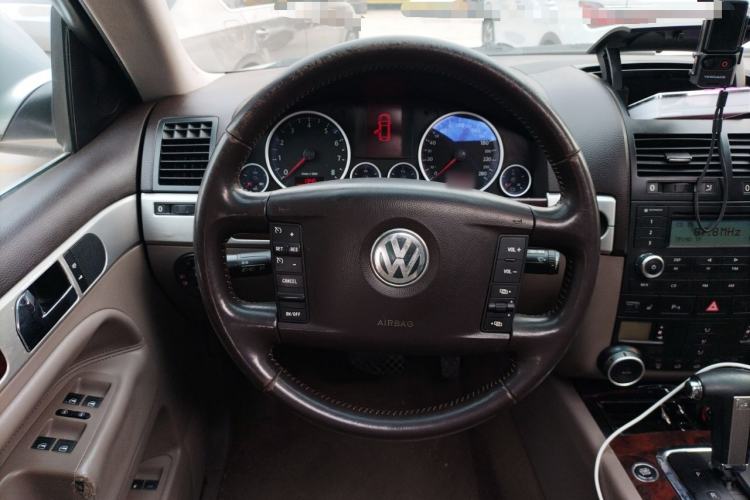 Used Volkswagen Touareg 2010 3.6 Limited Comfort Edition Steering Wheel