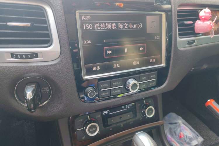 Used Volkswagen Touareg 2011 3.0 TSI Comfort Version Audio And AC Panel