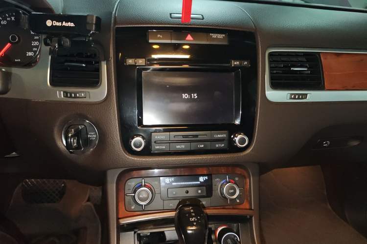 Used Volkswagen Touareg 2011 3.0 TSI Standard Version Audio And AC Panel