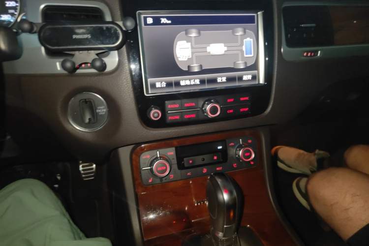 Used Volkswagen Touareg 2011 3.0 TSI Hybrid Audio And AC Panel