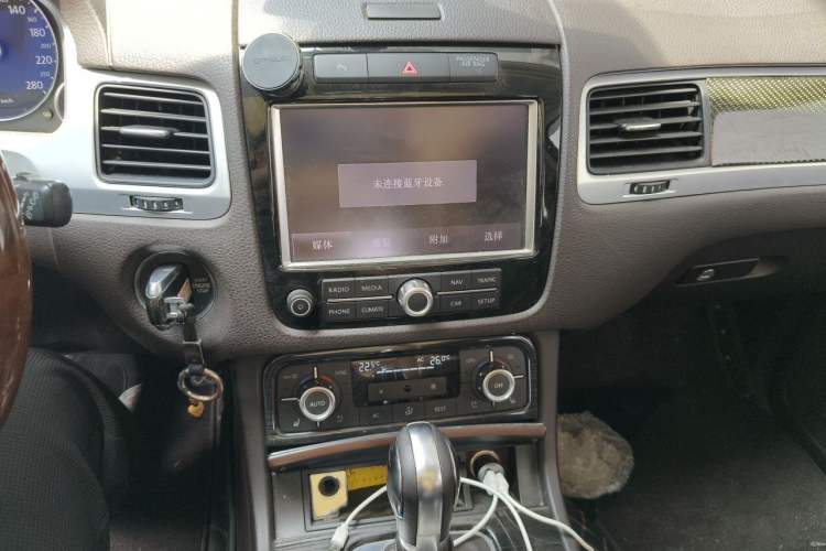 Used Volkswagen Touareg 2011 3.0 TSI Comfort Version Audio And AC Panel