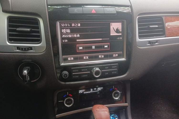 Used Volkswagen Touareg 2011 3.0 TSI Luxury Edition Audio And AC Panel