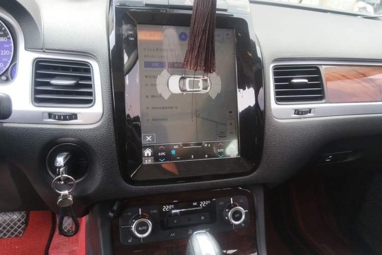 Used Volkswagen Touareg 2011 3.0 TSI Standard Version Audio And AC Panel