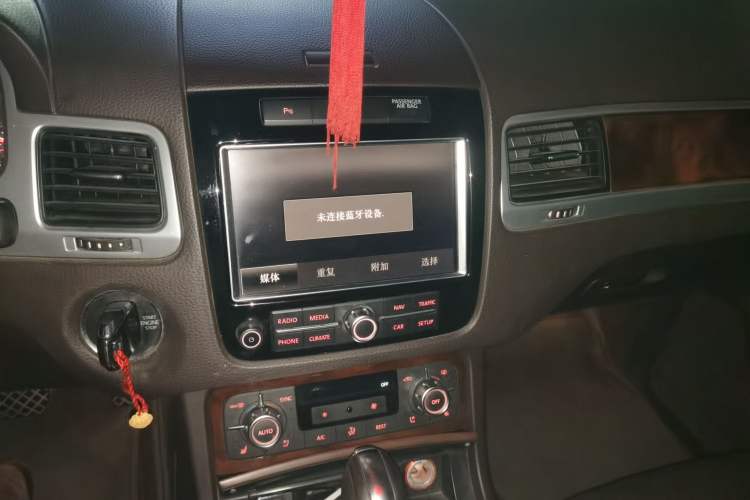 Used Volkswagen Touareg 2011 3.0 TSI Comfort Version Audio And AC Panel